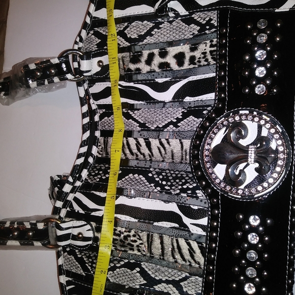 Black and white zebra print handbag - Picture 9 of 10